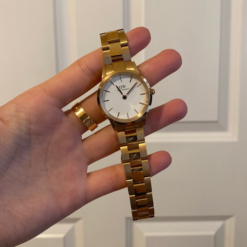 Gold Daniel Wellington classic watch, women’s 26mm